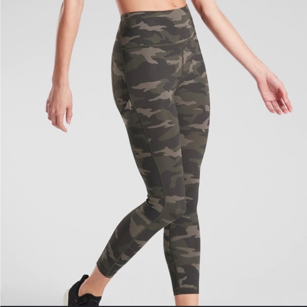 ATHLETA Ultimate Camo 7/8  Leggings